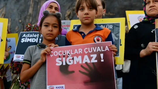 Manisalı Kadınlar Kamuoyuna Seslendi:'Çocukları Çuvala Sığdırmayın!'