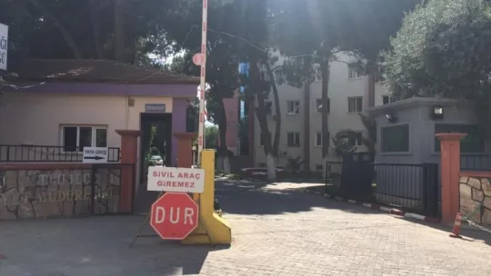 65 yaş üstü sokağın ve güneşin tadını çıkardı