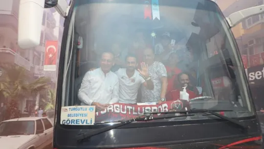 Turgutluspor yöneticileri ve taraftarı COVID-19 Tedbirlerine duyarsız kaldı