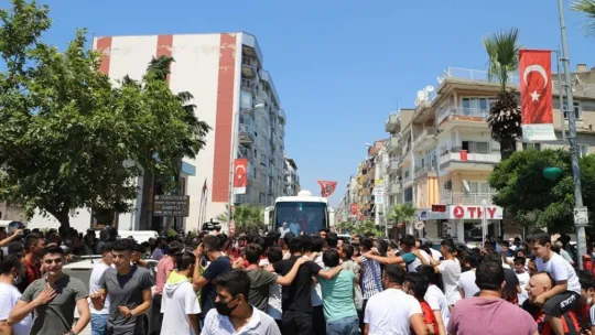 Turgutluspor yöneticileri ve taraftarı COVID-19 Tedbirlerine duyarsız kaldı