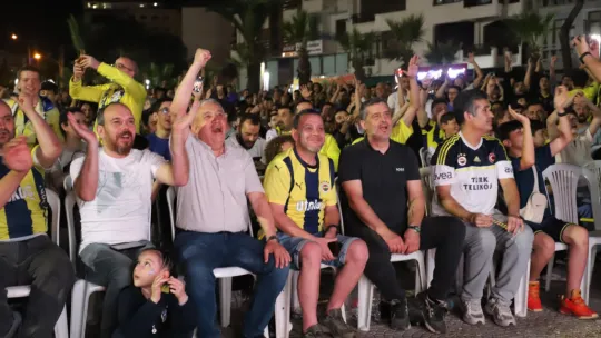 Fenerbahçe Beko'nun Tarihi Zaferi Turgutlu'da Dev Ekranda İzlendi