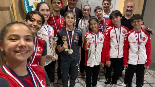 Manisa BBSK'lı Milli Sporcular Başkan Ferdi Zeyrek'in konuğu oldu