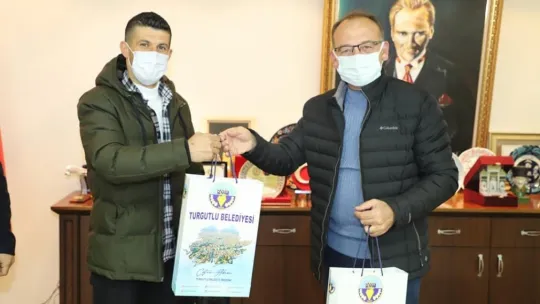 Gazeteciler Gününde Başkan Akın'a 'Teşekkür Belgesi Verildi'