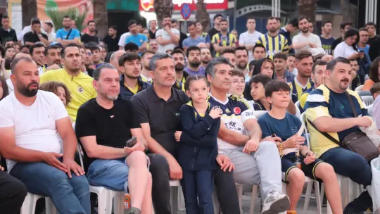 Fenerbahçe Beko'nun Tarihi Zaferi Turgutlu'da Dev Ekranda İzlendi