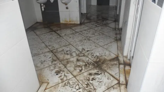 Turgutlu Irlamaz Vadisindeki tuvaletlerin durumu yürekleri burktu (Video)