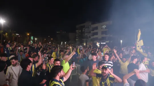 Fenerbahçe Beko'nun Tarihi Zaferi Turgutlu'da Dev Ekranda İzlendi