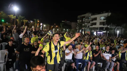 Fenerbahçe Beko'nun Tarihi Zaferi Turgutlu'da Dev Ekranda İzlendi