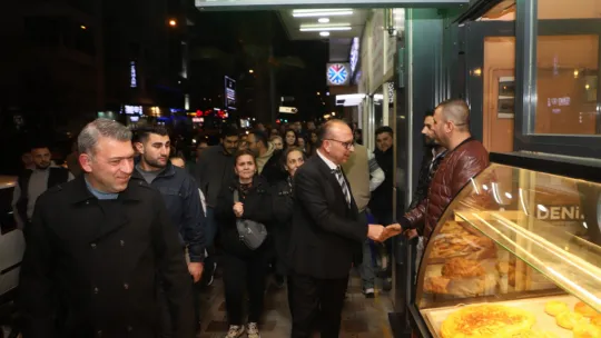 CHP Turgutlu Belediye Başkan Adayı Akın: 'Biz gönüller yapmaya geldik'