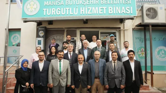 Projeleri ve hedefleriyle vatandaşın umudu oldu: Manisa Ali Uçak'ı bağrına bastı