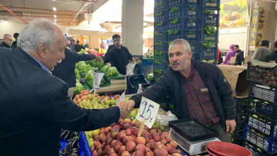 Başkan Adayı Orhan, 'Cumartesi Pazarını Ziyaret Etti'