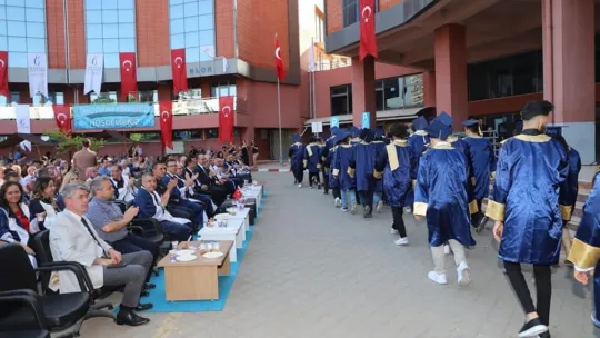 Teknoloji Fakültesi'nin mezuniyet töreni coşkuyla kutlandı