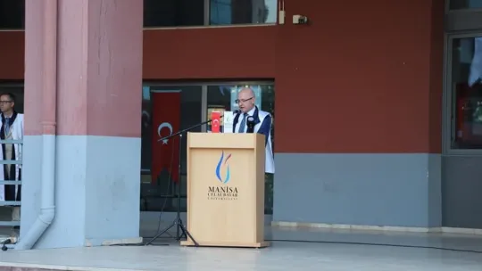 Teknoloji Fakültesi'nin mezuniyet töreni coşkuyla kutlandı