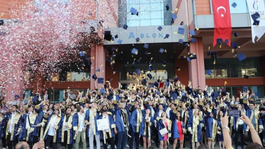 Teknoloji Fakültesi'nin mezuniyet töreni coşkuyla kutlandı