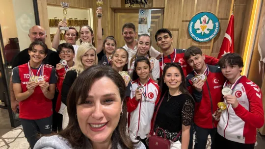 Manisa BBSK'lı Milli Sporcular Başkan Ferdi Zeyrek'in konuğu oldu