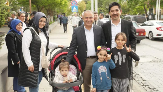 Projeleri ve hedefleriyle vatandaşın umudu oldu: Manisa Ali Uçak'ı bağrına bastı