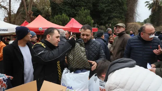 Turgutlulular yardım kampanyasına akın ediyor