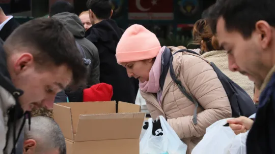Turgutlulular yardım kampanyasına akın ediyor