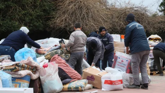 Turgutlulular yardım kampanyasına akın ediyor