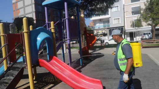 Turgutlu Belediyesinden Parklarda Yaz Temizliği