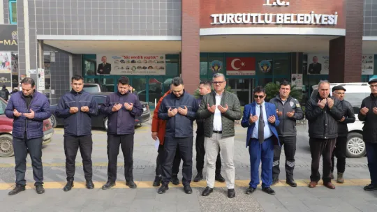 Turgutlu Belediyesi Önünde Şehitler İçin Lokma Hayrı Düzenlendi