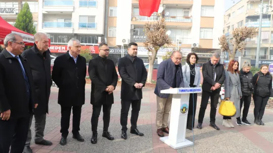 Turgutlu Belediyesi Önünde Şehitler İçin Lokma Hayrı Düzenlendi