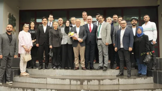 Projeleri ve hedefleriyle vatandaşın umudu oldu: Manisa Ali Uçak'ı bağrına bastı