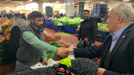 Başkan Adayı Orhan, 'Cumartesi Pazarını Ziyaret Etti'