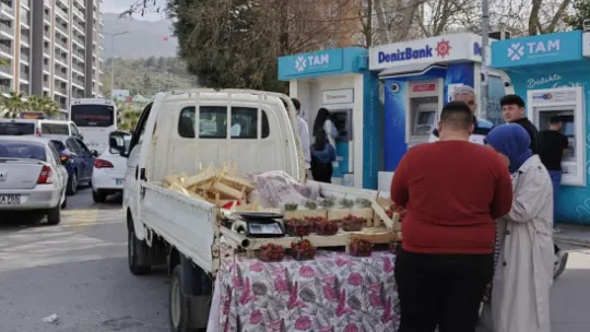 Büyükşehir Belediyesi Zabıta Ekiplerinden Dilencilere ve Seyyar Satıcılara Sıkı Denetim