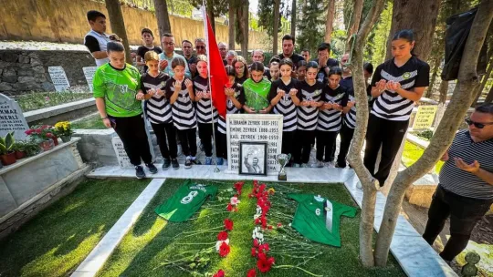 Minik Kız Hentbol Takımı oyuncularından Vefa
