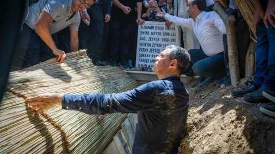 On Binler Birlikte Başkanımı Son Yolculuğuna Uğurladı