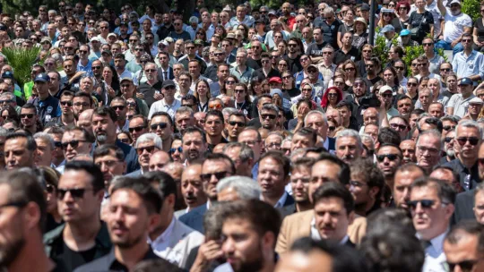 On Binler Birlikte Başkanımı Son Yolculuğuna Uğurladı