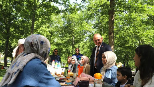 Turgutlu Belediyesi Çocuk Kültür Sanat Merkezinden Eğlenceli Anneler Günü Kutlaması