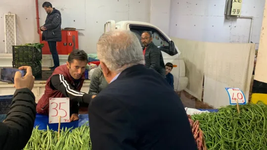 Başkan Adayı Orhan, 'Cumartesi Pazarını Ziyaret Etti'