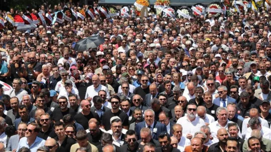 On Binler Birlikte Başkanımı Son Yolculuğuna Uğurladı