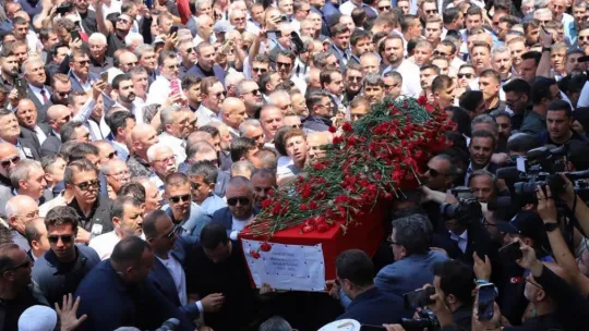On Binler Birlikte Başkanımı Son Yolculuğuna Uğurladı