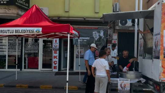 Merhum Başkan Ferdi Zeyrek'in Anısına Turgutlu'da Lokma Hayrı Düzenlendi