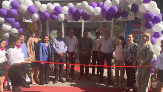 Turgutlu'da Aylis Kids isimli işyeri çok sayıda katılımla faaliyete girdi