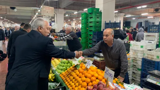 Başkan Adayı Orhan, 'Cumartesi Pazarını Ziyaret Etti'