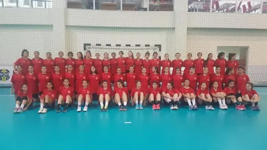 Hentbolcu kızlarımız Milli Takım Kampı ilk etabını başarıyla tamamladılar