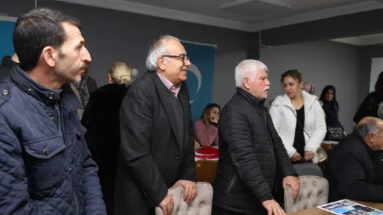 CHP Turgutlu Belediye Başkan Adayı Akın: 'Biz gönüller yapmaya geldik'