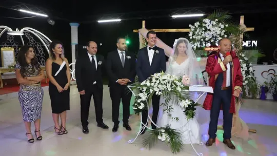 Serhat ve Melin çiftinin nikah işlemlerini Başkan Akın kıydı