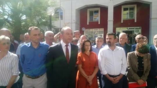CHP Atatürk'e hakaret eden Muhtar'ı Adliye Önünde Kınadı