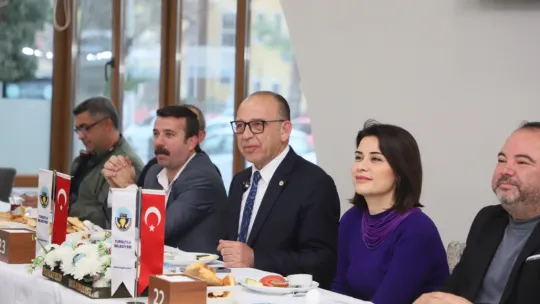Başkan Çetin Akın Mesaisine Belediye Personeliyle Başladı