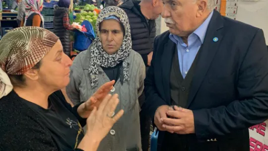Başkan Adayı Orhan, 'Cumartesi Pazarını Ziyaret Etti'