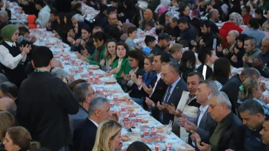 Ramazan'ın Bereketi Büyükşehir'in İftar Sofrasında Paylaşıldı