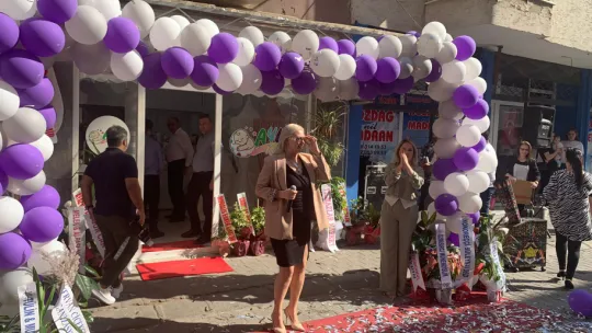 Turgutlu'da Aylis Kids isimli işyeri çok sayıda katılımla faaliyete girdi