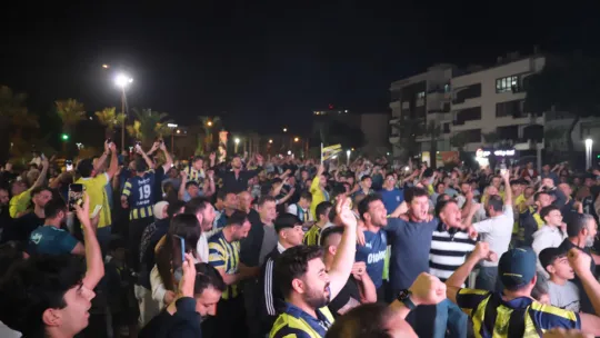 Fenerbahçe Beko'nun Tarihi Zaferi Turgutlu'da Dev Ekranda İzlendi