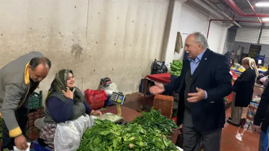 Başkan Adayı Orhan, 'Cumartesi Pazarını Ziyaret Etti'