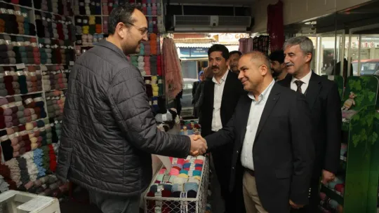 Projeleri ve hedefleriyle vatandaşın umudu oldu: Manisa Ali Uçak'ı bağrına bastı