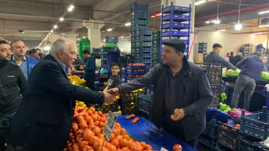 Başkan Adayı Orhan, 'Cumartesi Pazarını Ziyaret Etti'